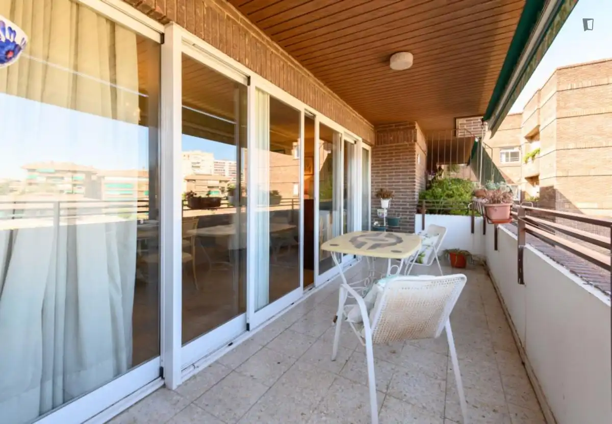 Terrassa de Apartament de lloguer en Madrid amb Aire condicionat, Moblat i Forn