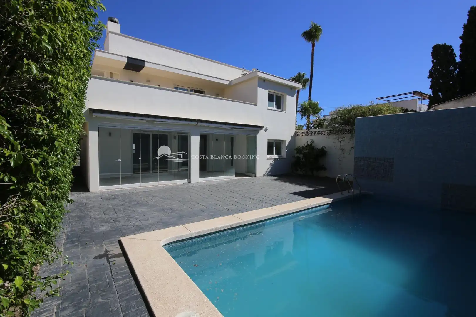 Casa bifamiliare con piscina in vendita a Calle  AUSTRAL