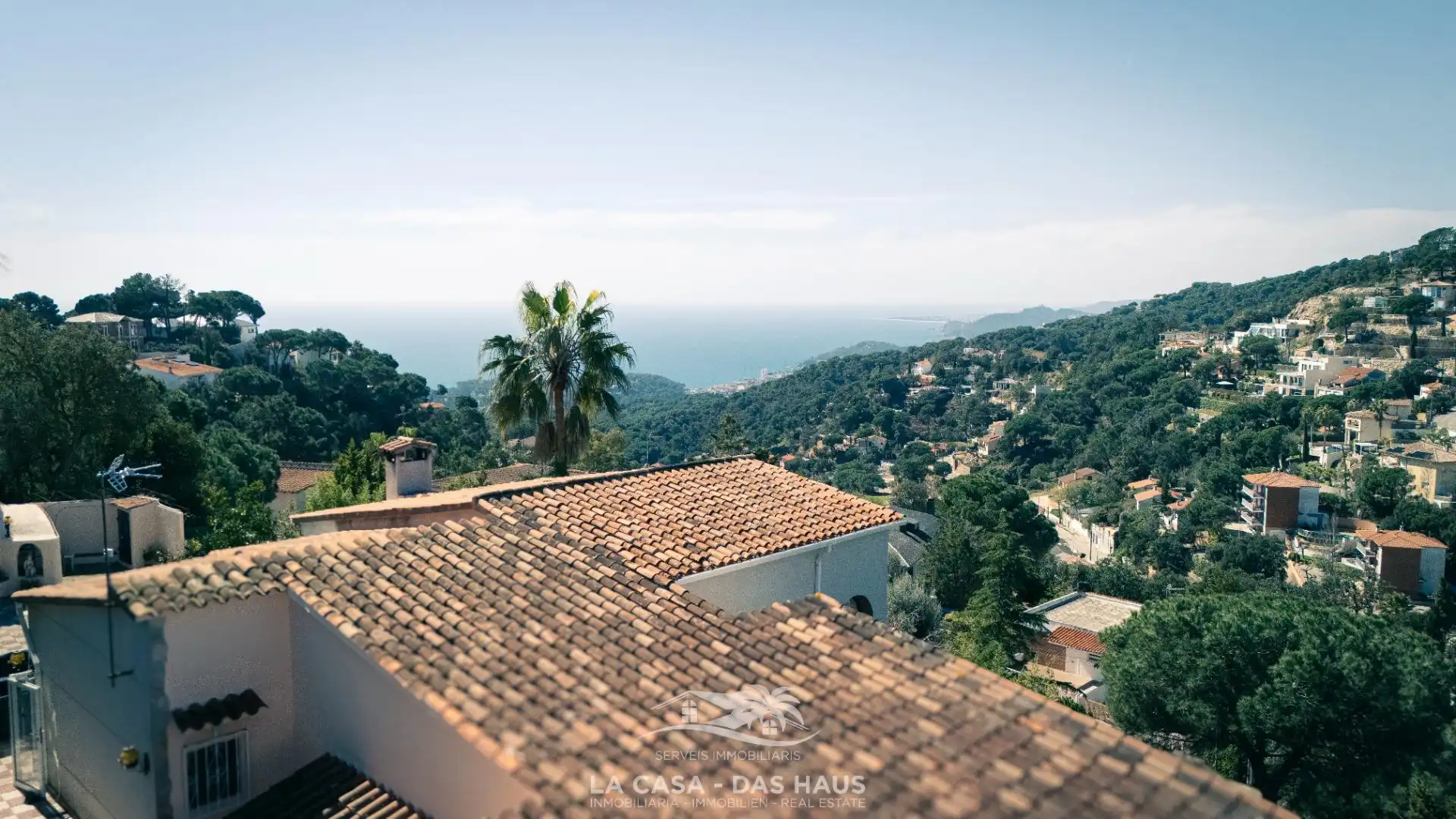Vista exterior de Casa o xalet en venda en Lloret de Mar amb Jardí privat, Terrassa i Balcó