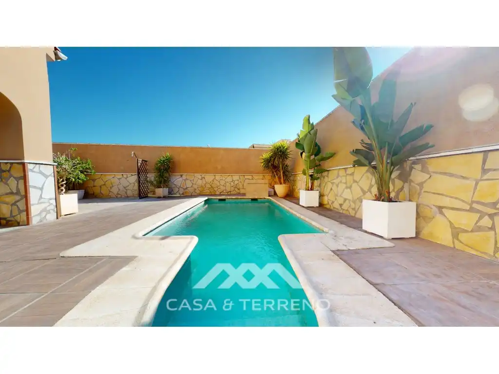 Piscina de Casa o xalet en venda en Vélez-Málaga amb Aire condicionat, Jardí privat i Terrassa