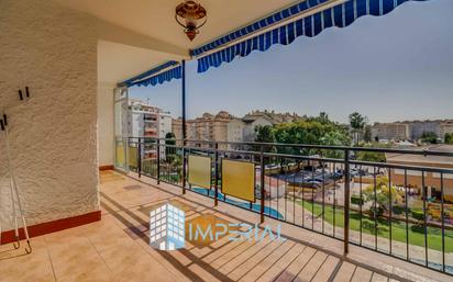 Vista exterior de Apartament en venda en Fuengirola amb Jardí privat, Terrassa i Piscina comunitària