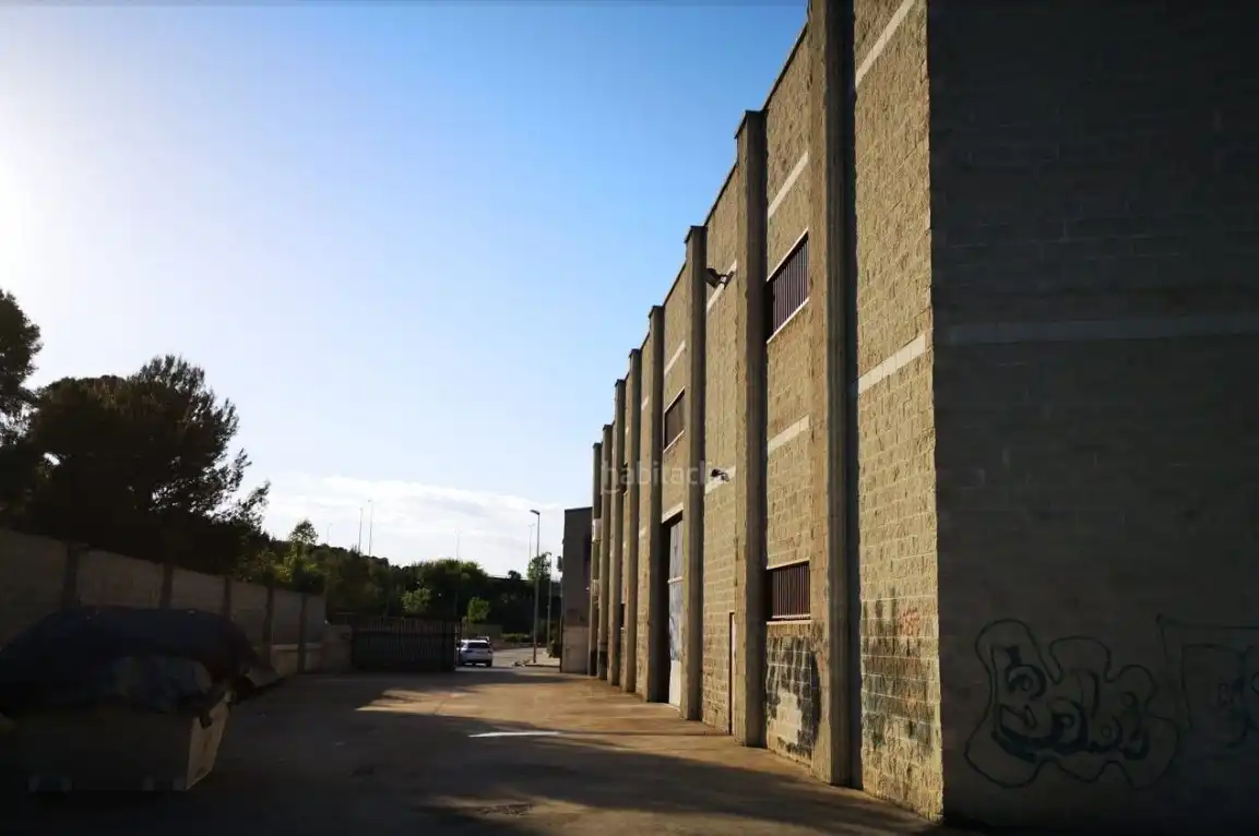 Nau industrial en venda a Santa Maria - Terra Nostra