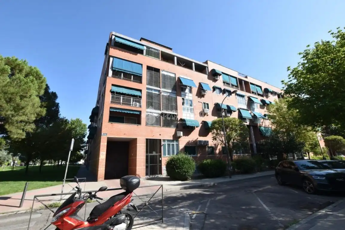 Vista exterior de Garatge en venda en Getafe