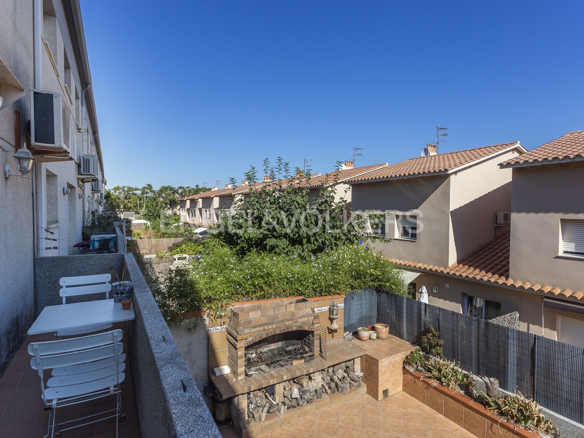 Vista exterior de Casa o chalet en venta en Vilanova i la Geltrú con Aire acondicionado, Calefacción y Jardín privado