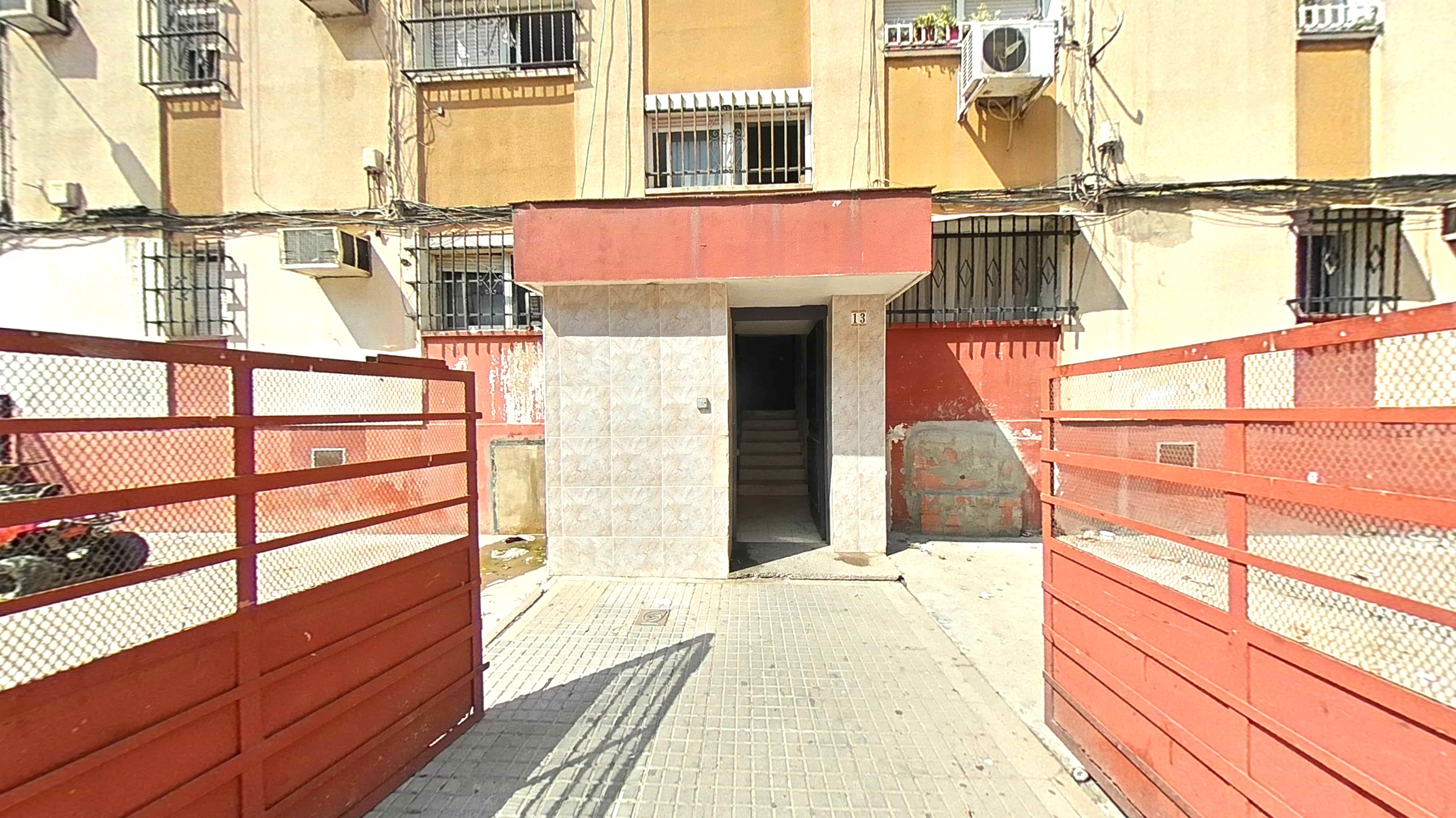 Vista exterior de Piso en venta en  Sevilla Capital con Aire acondicionado