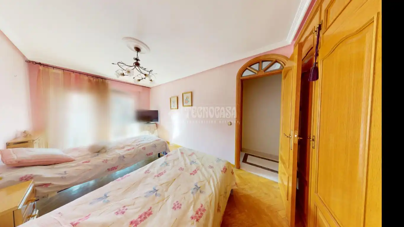 Schlafzimmer von Einfamilien-Reihenhaus zum Verkauf in Leganés mit Heizung, Parkett und Terrasse