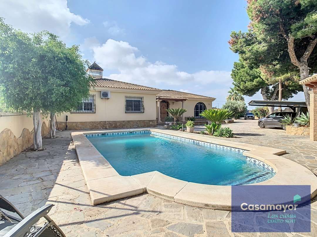 Exterior view of House or chalet for sale in El Campello  with Air Conditioner, Heating and Private garden
