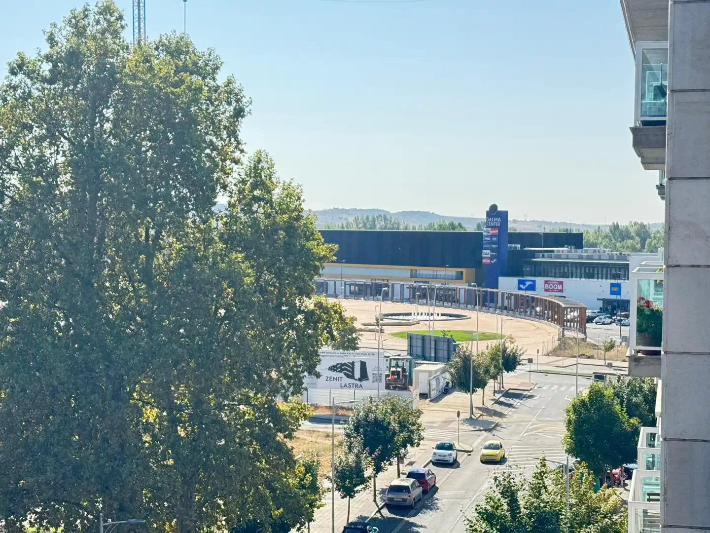Vista exterior de Pis en venda en León Capital  amb Calefacció, Terrassa i Traster