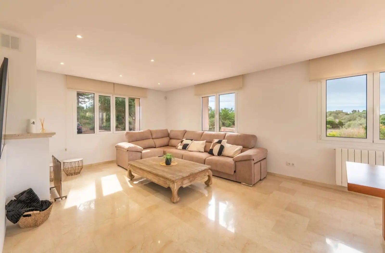 Sala d'estar de Finca rústica en venda en  Palma de Mallorca amb Aire condicionat, Calefacció i Jardí privat