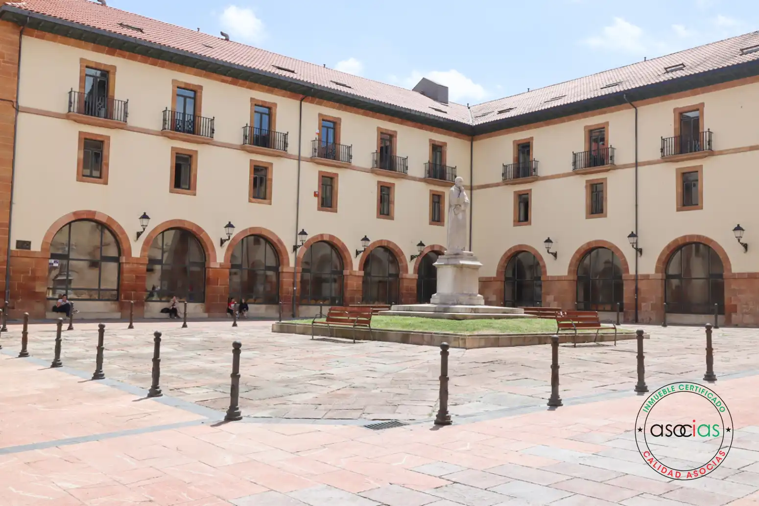 Vista exterior de Piso en venta en Oviedo  con Calefacción, Parquet y Terraza