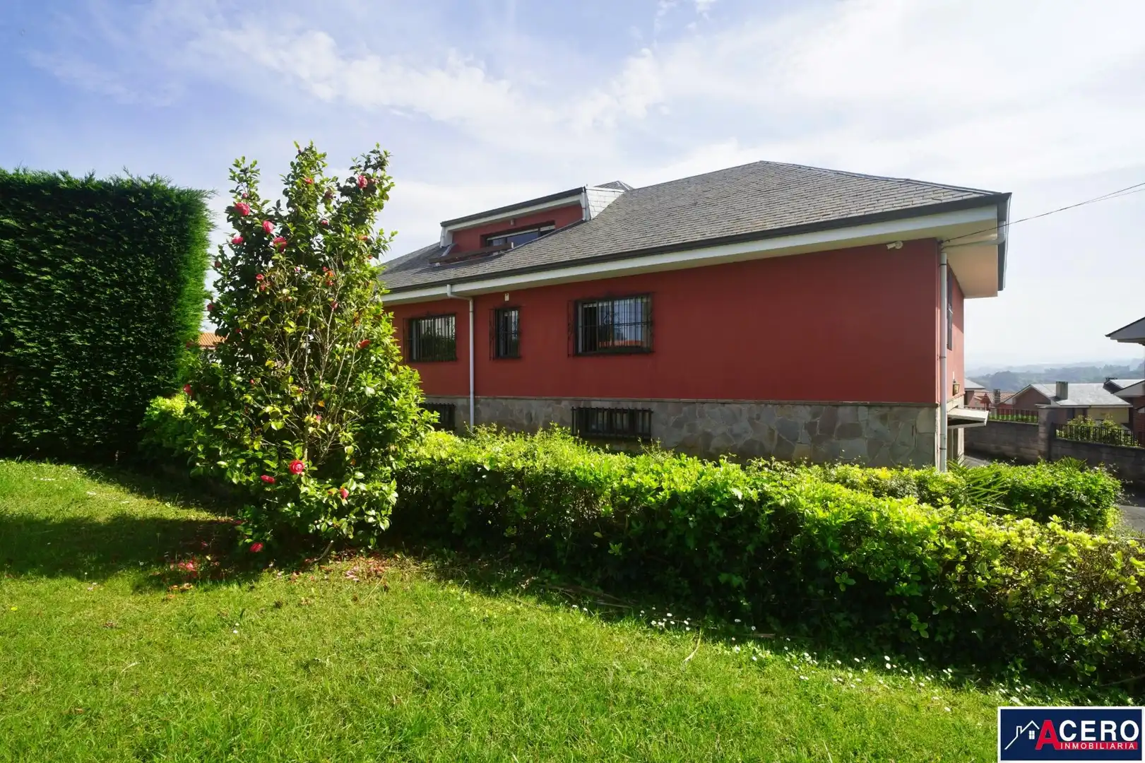 Außenansicht von Haus oder Chalet zum Verkauf in Camargo mit Privatgarten, Parkett und Schwimmbad
