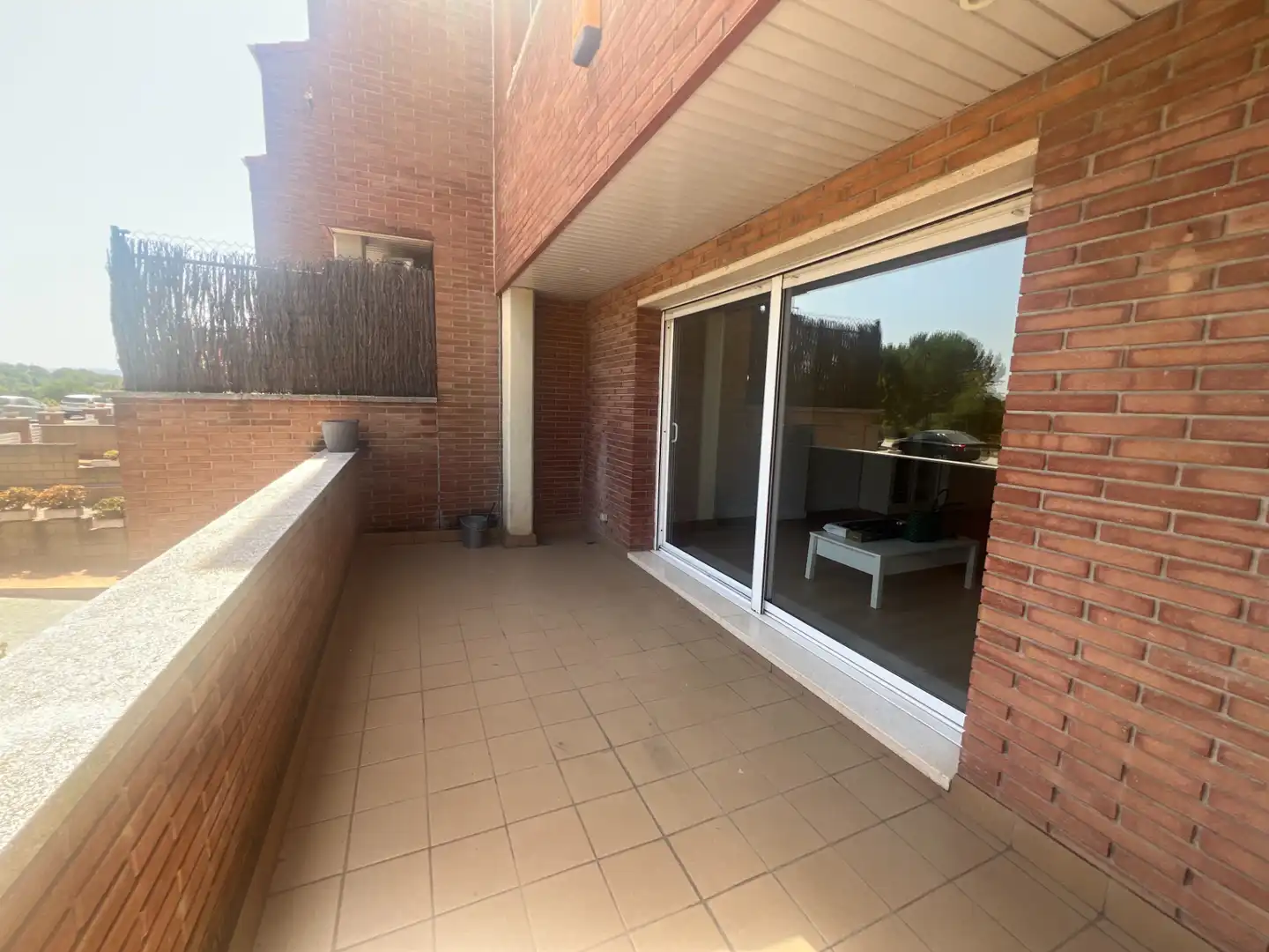 Terrasse von Einfamilien-Reihenhaus zum Verkauf in Castellbisbal mit Heizung, Privatgarten und Parkett