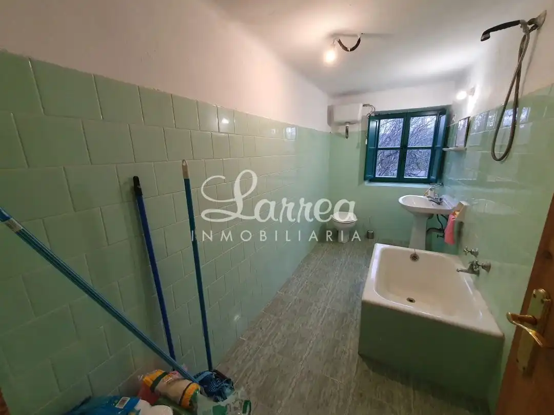Badezimmer von Country house zum Verkauf in Amorebieta-Etxano mit Terrasse