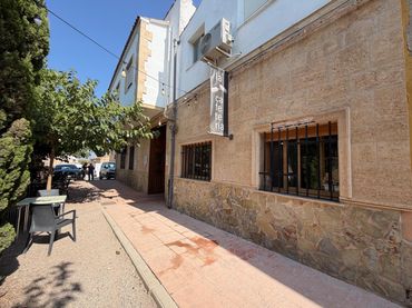 Chalet con balcón en venta en Chulilla