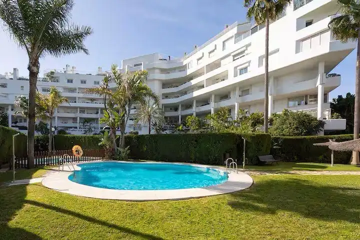Apartament de lloguer a Calle 3, Guadalmina Alta
