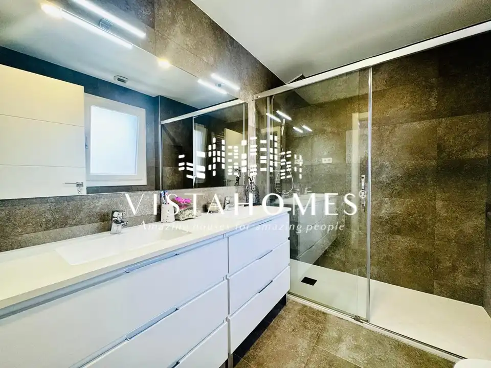 Badezimmer von Einfamilien-Reihenhaus zum Verkauf in San Agustín del Guadalix mit Klimaanlage, Heizung und Terrasse