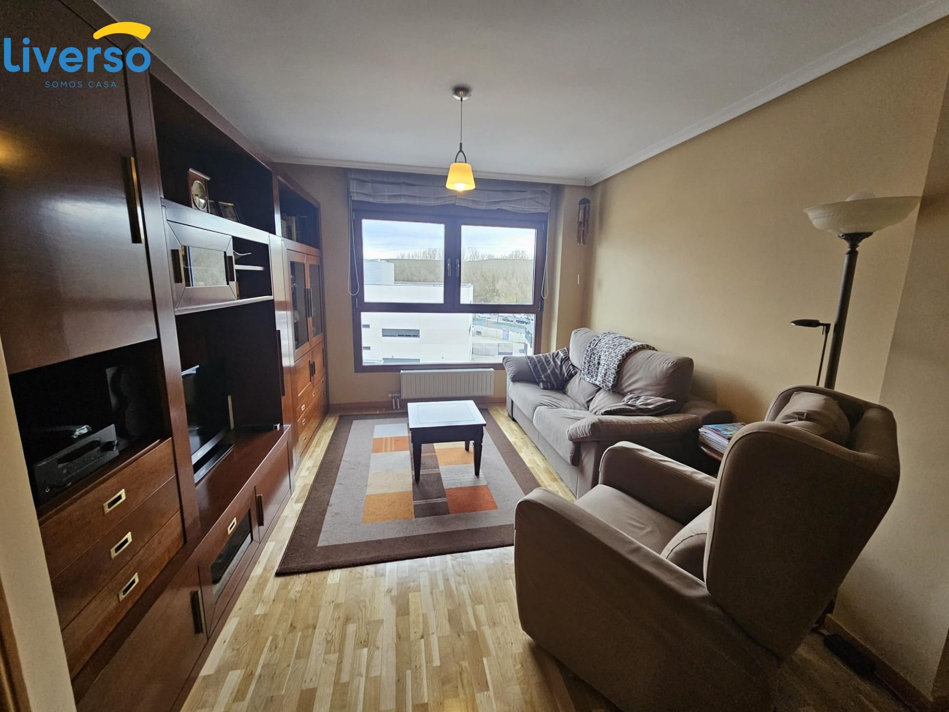 Sala d'estar de Pis en venda en Burgos Capital amb Calefacció i Traster