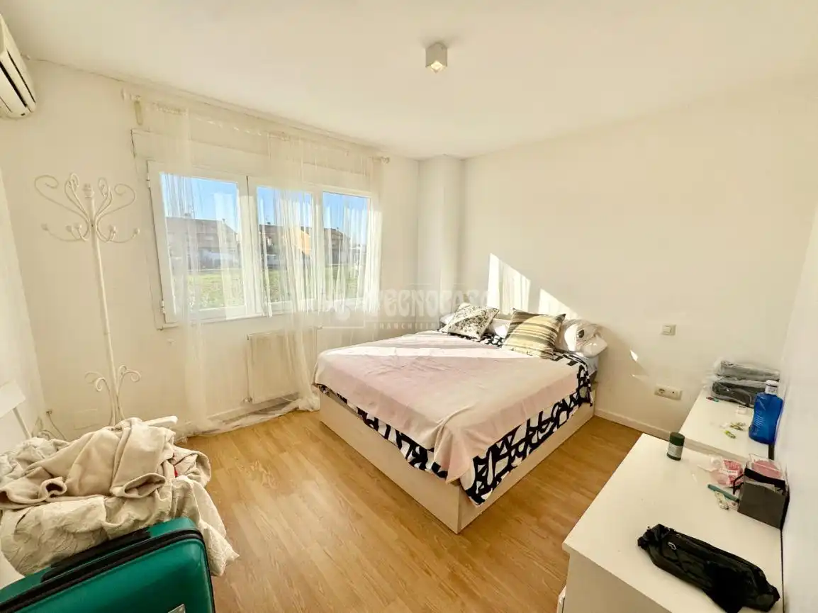 Habitación de Casa adosada en venta en Yunquera de Henares con Aire acondicionado y Calefacción