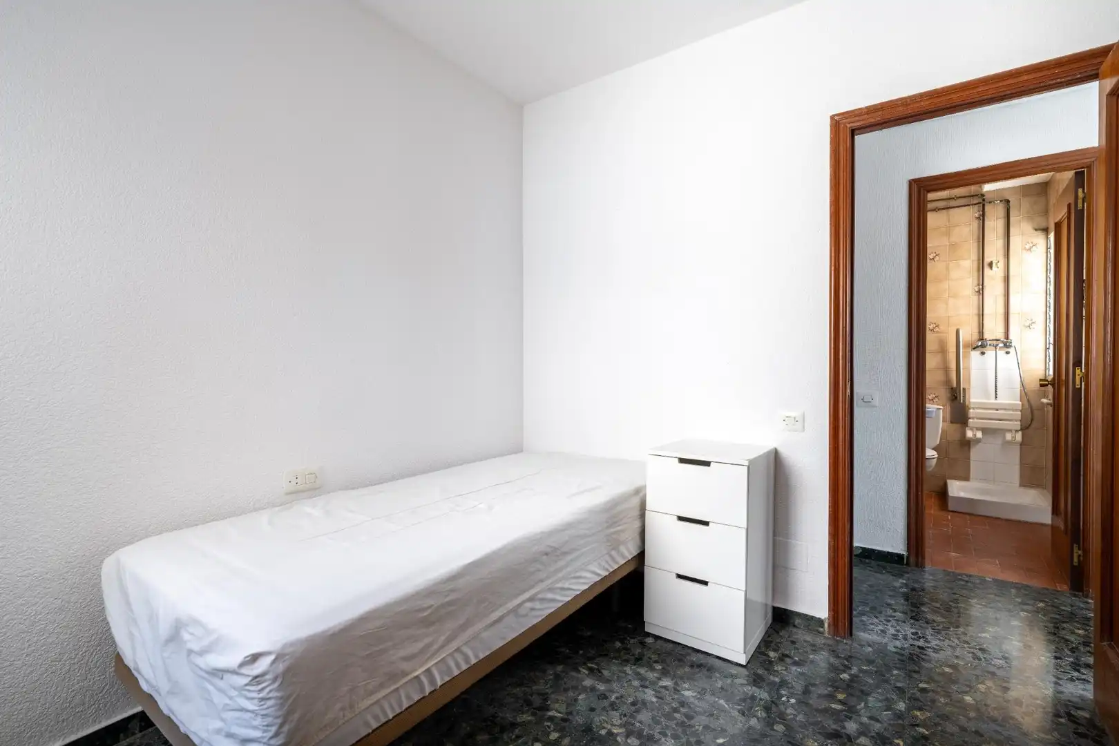 Schlafzimmer von Wohnung zum Verkauf in Almería mit Klimaanlage, Heizung und Balkon