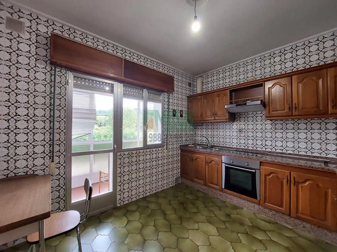 Cocina de Casa o chalet en venta en Ourense Capital  con Calefacción y Jardín privado