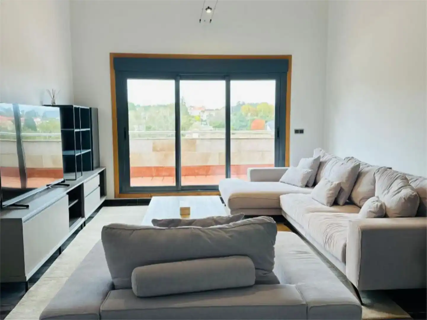 Wohnzimmer von Wohnung zur Miete in Vilagarcía de Arousa mit Klimaanlage, Schwimmbad und Balkon