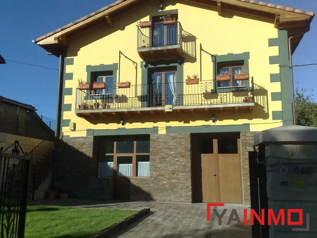 Vista exterior de Casa o chalet en venta en Condado de Treviño con Calefacción, Jardín privado y Parquet