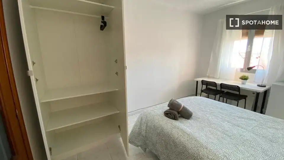 Habitación de Piso de alquiler en Madrid con Aire acondicionado, Calefacción y Amueblado