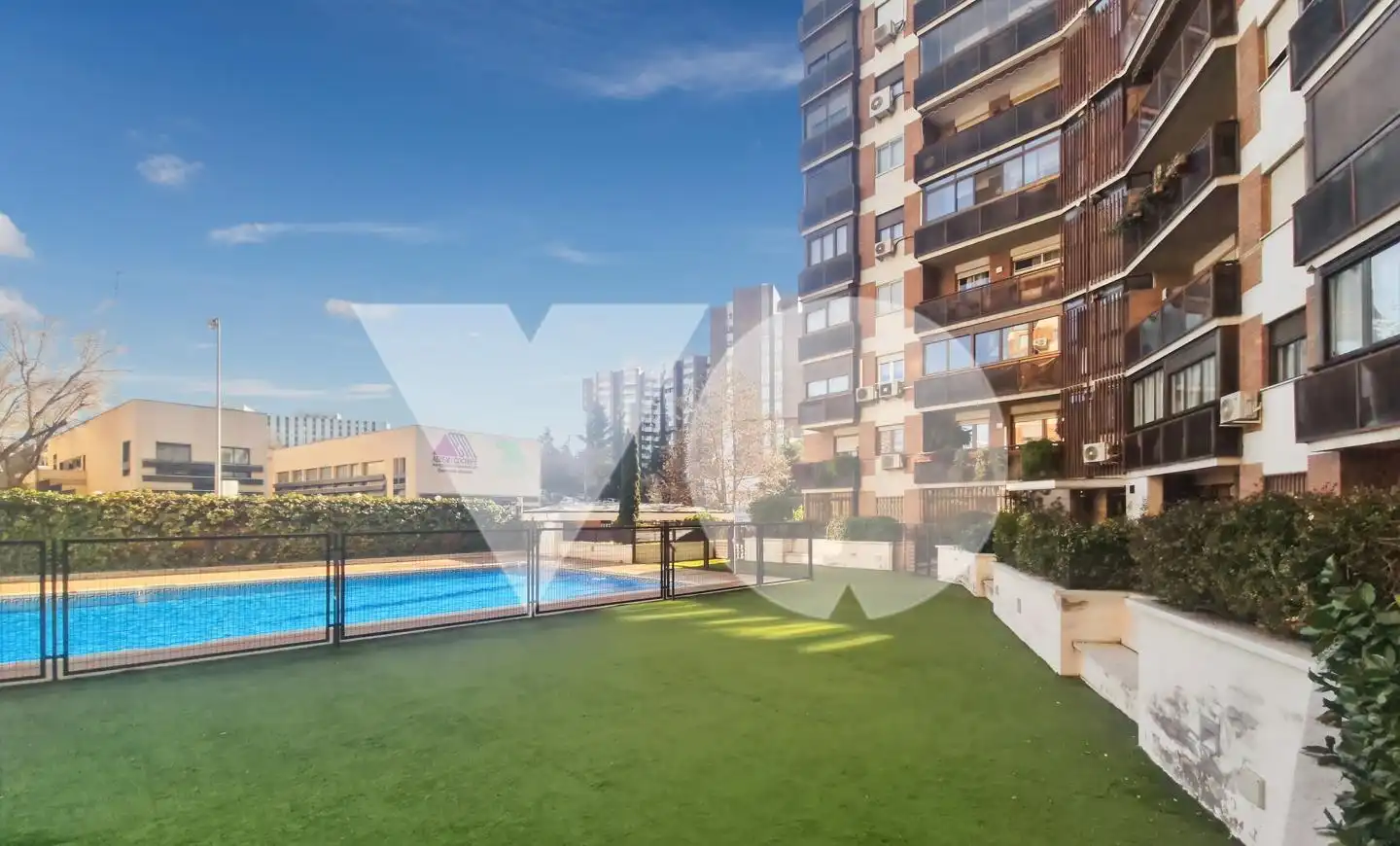 Piscina de Pis en venda en Madrid amb Aire condicionat i Terrassa