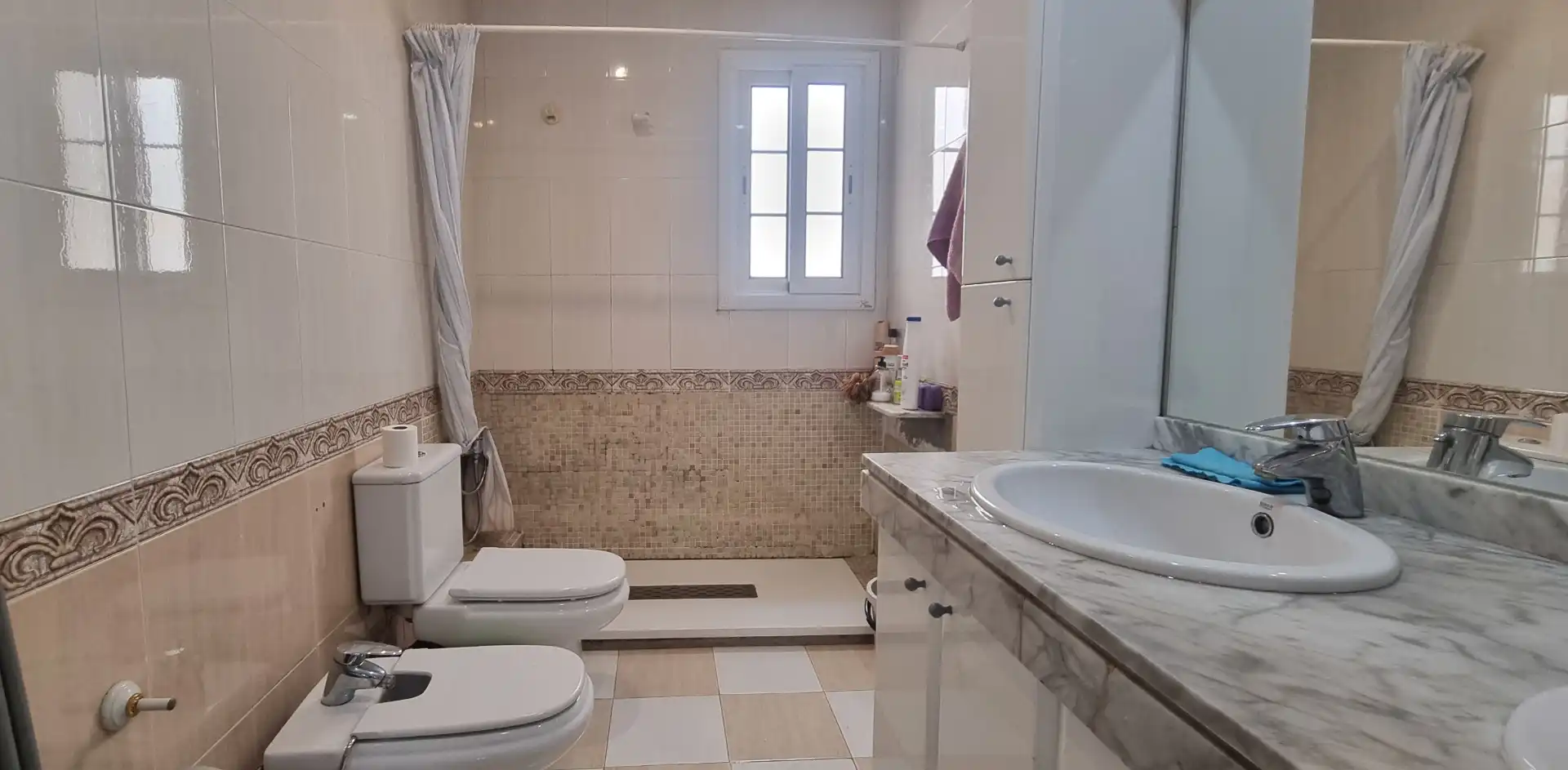 Badezimmer von Haus oder Chalet zum Verkauf in Badalona mit Klimaanlage, Heizung und Terrasse