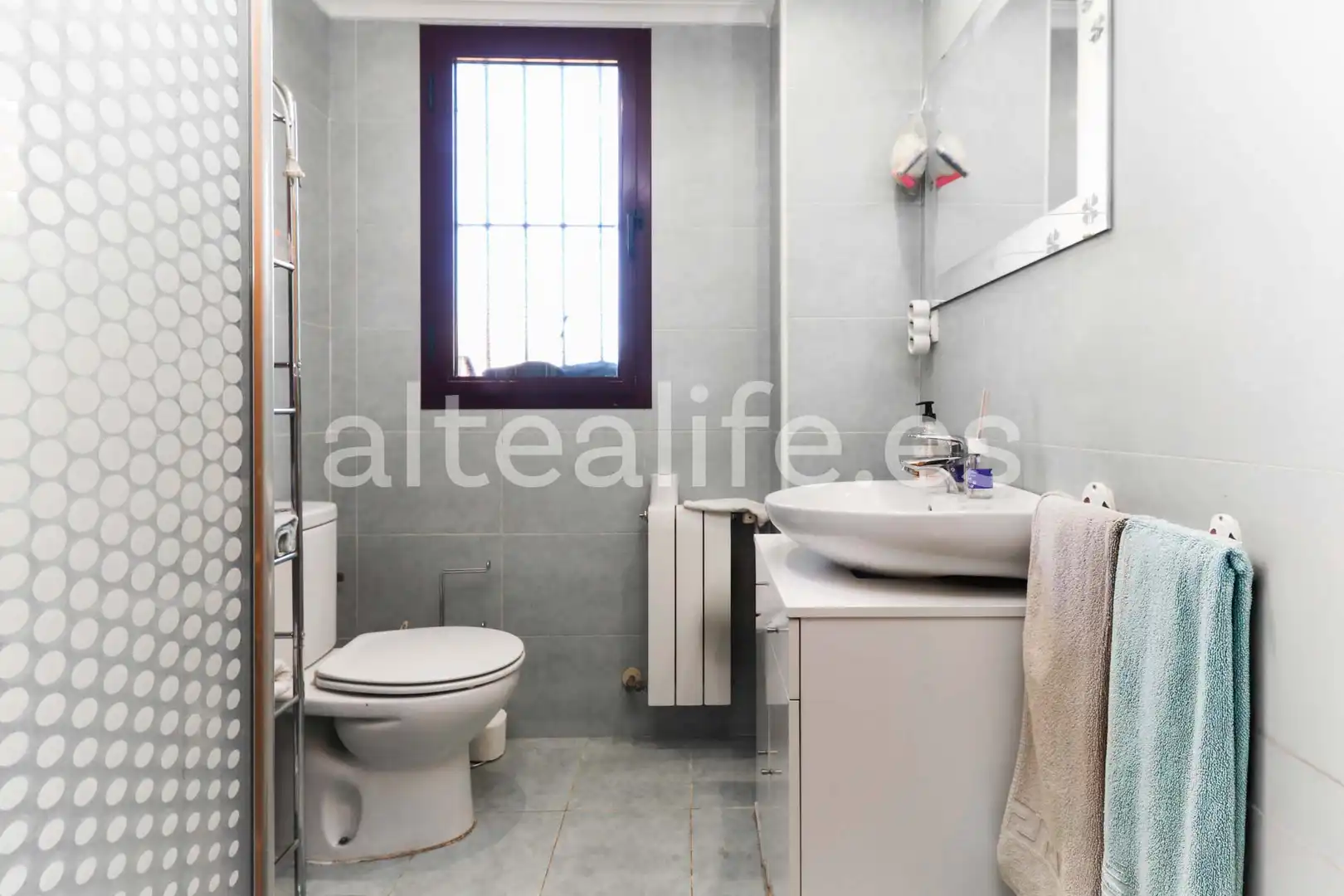 Baño de Casa adosada en venta en La Nucia con Calefacción, Terraza y Piscina comunitaria