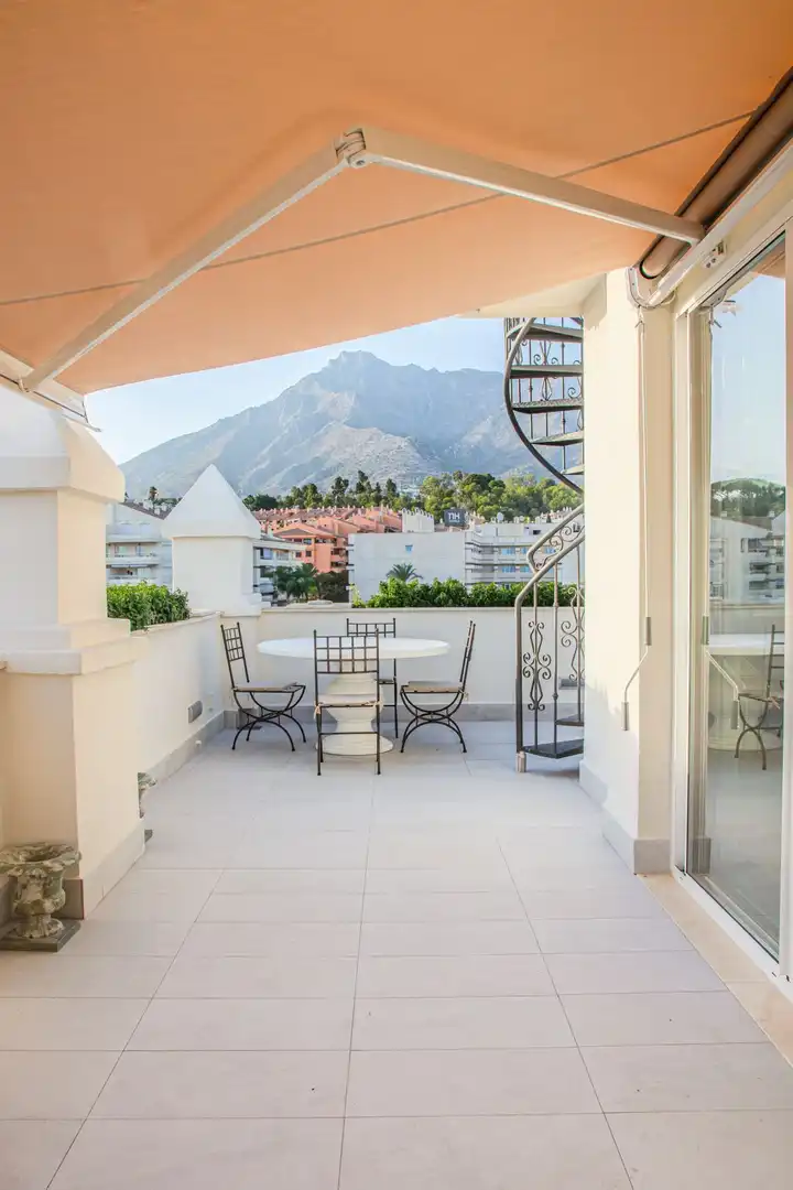Terrasse von Dachboden zur Miete in Marbella mit Klimaanlage, Möbliert und Fernseher