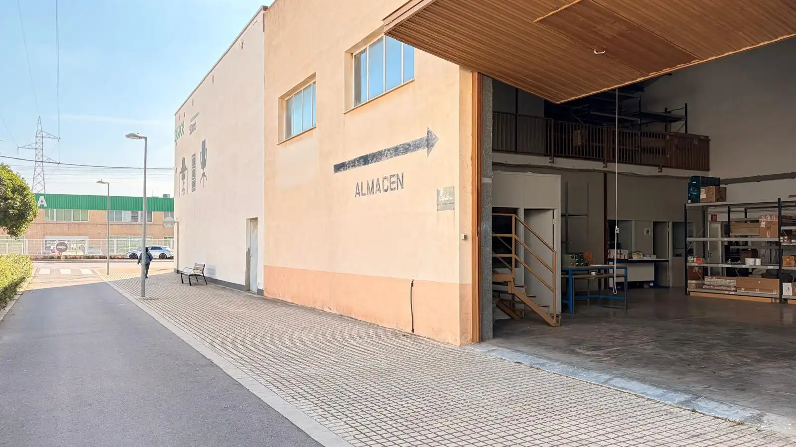 Vista exterior de Local de alquiler en Castellón de la Plana / Castelló de la Plana