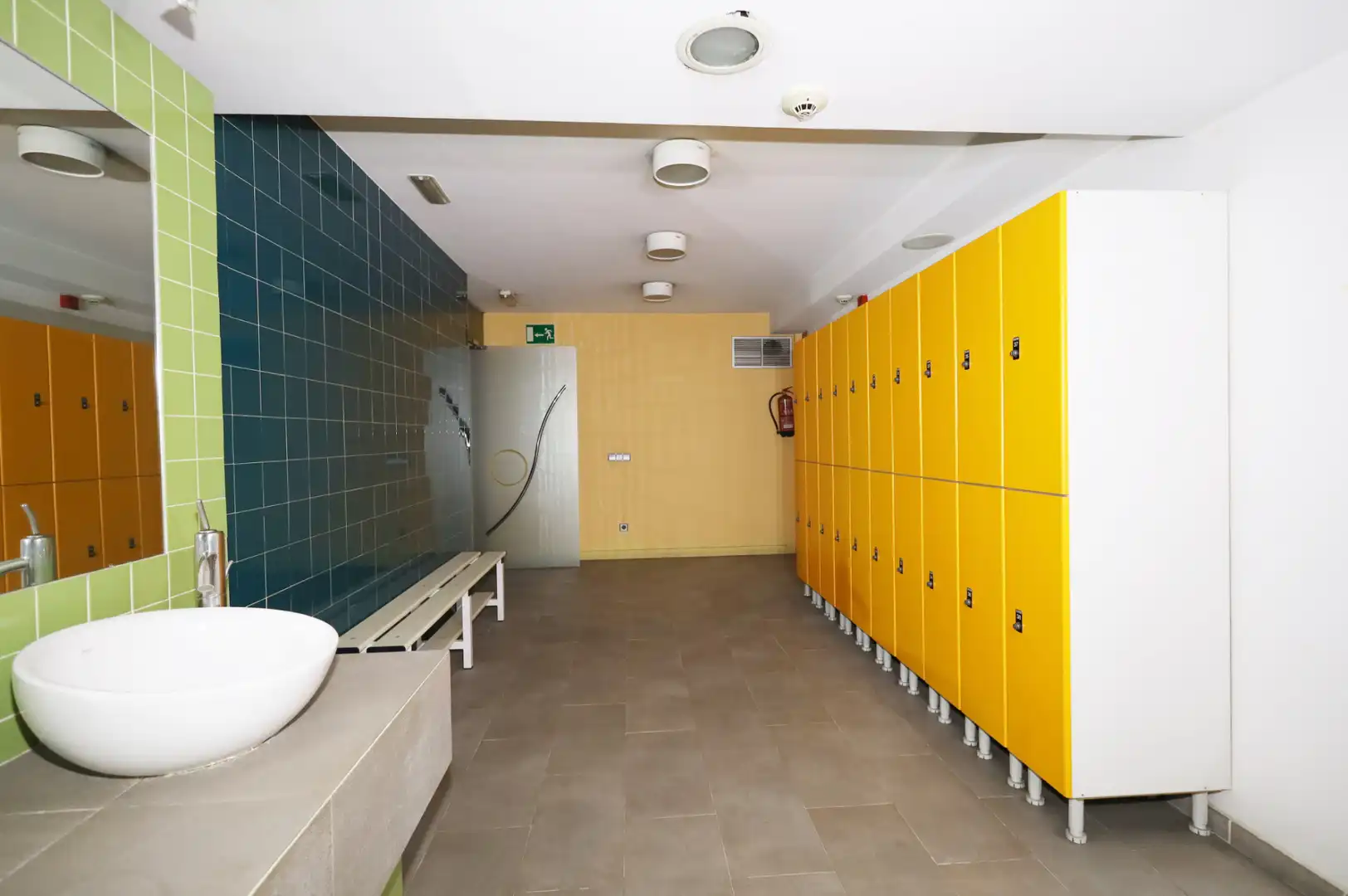 Badezimmer von Geschaftsraum zur Miete in Madrid mit Klimaanlage, Heizung und Möbliert