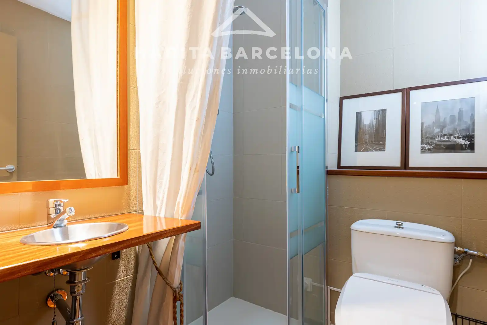Baño de Piso de alquiler en Barcelona con Aire acondicionado, Calefacción y Parquet