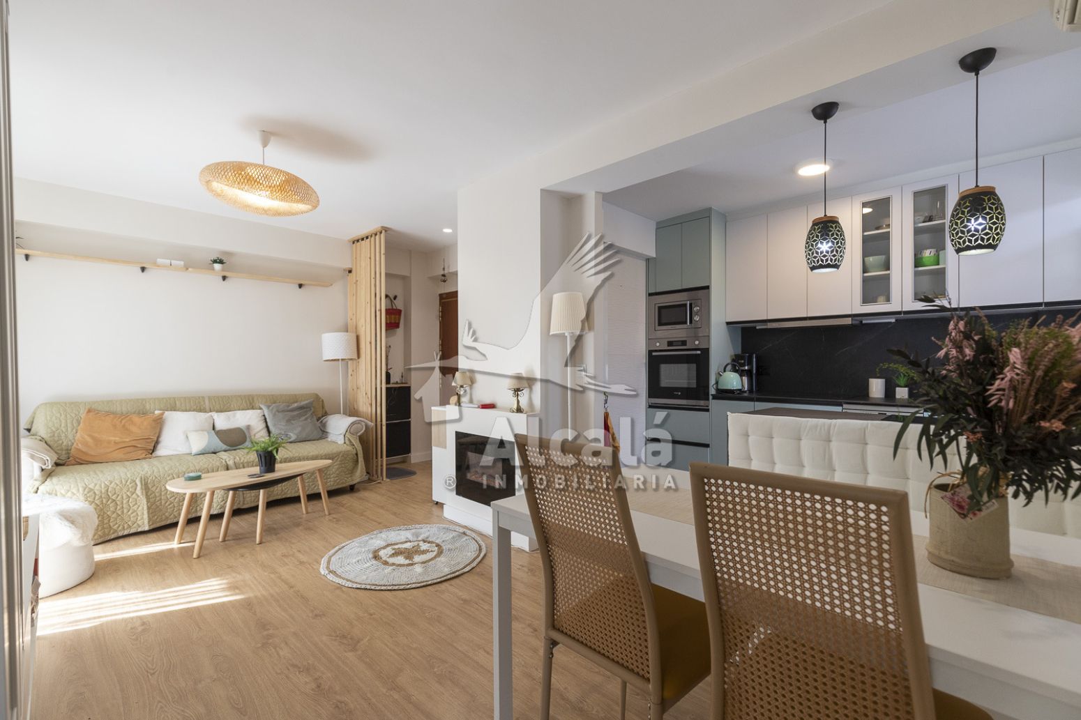 Living room of Flat for sale in Alcalá de Henares  with Air Conditioner, Heating and Terrace