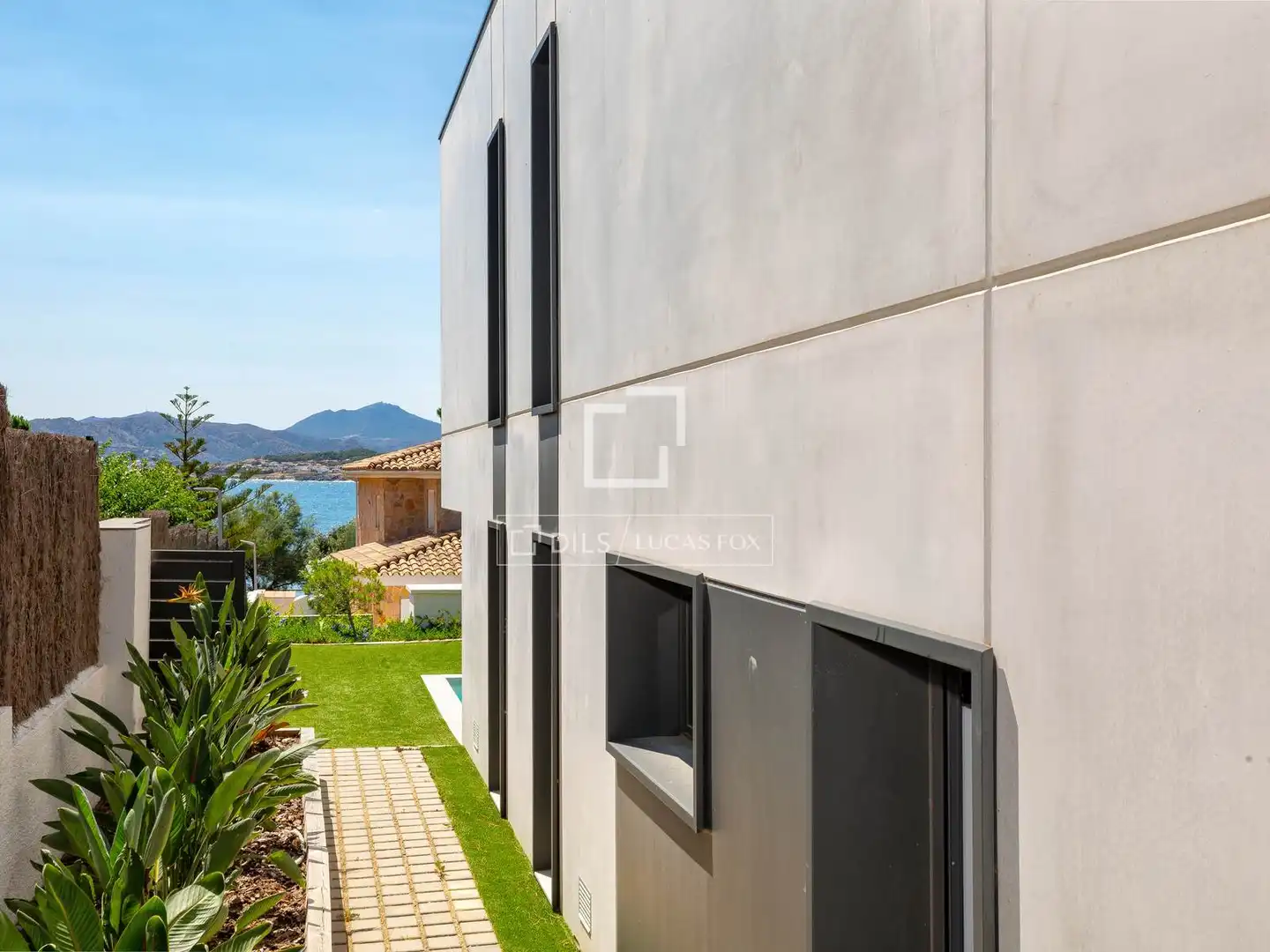 Vista exterior de Casa o xalet en venda en Llançà amb Aire condicionat, Calefacció i Jardí privat