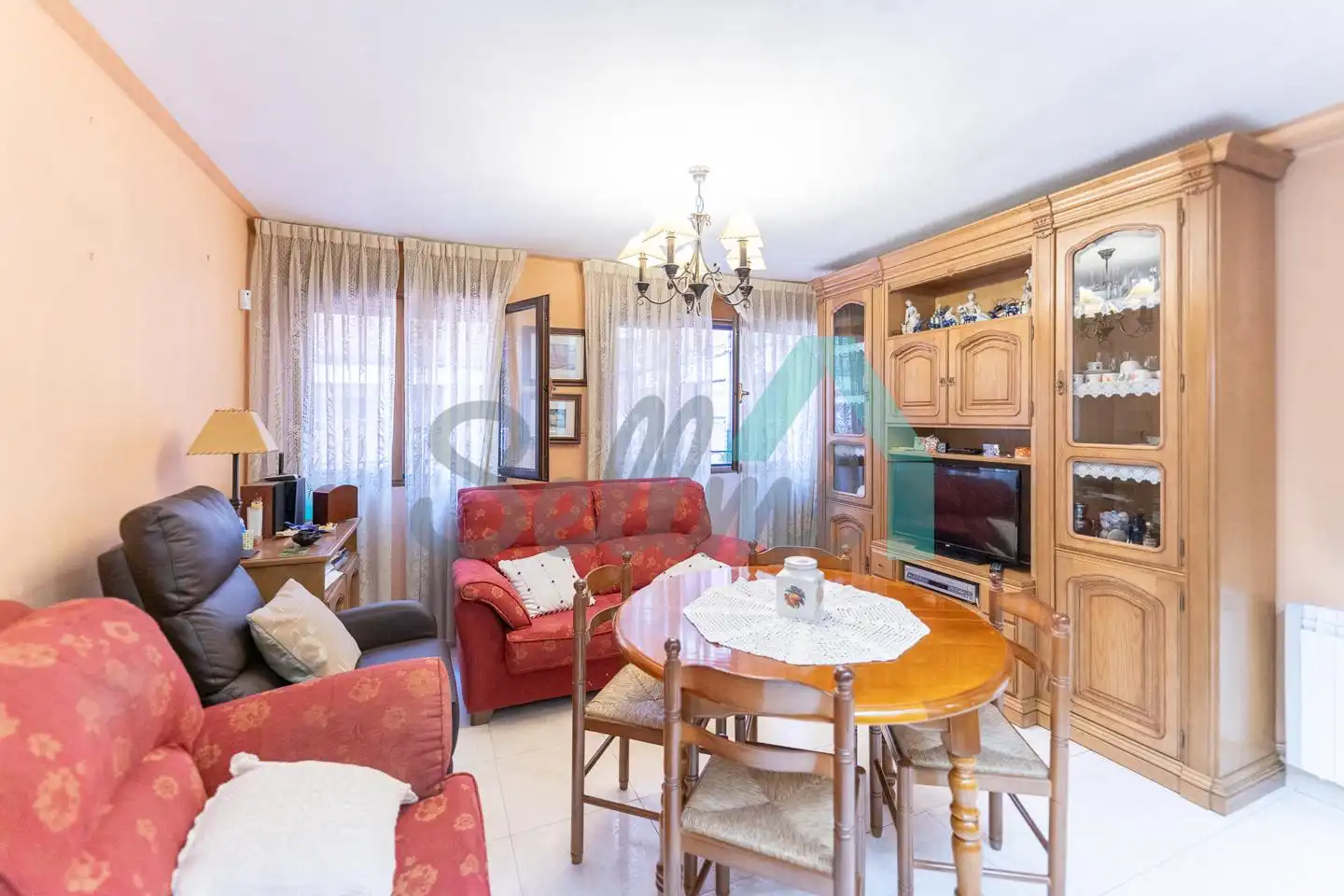 Sala d'estar de Planta baixa de lloguer en Oviedo  amb Calefacció i Moblat