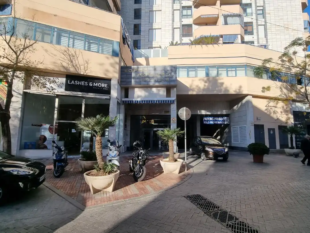Vista exterior de Local de alquiler en Marbella con Aire acondicionado