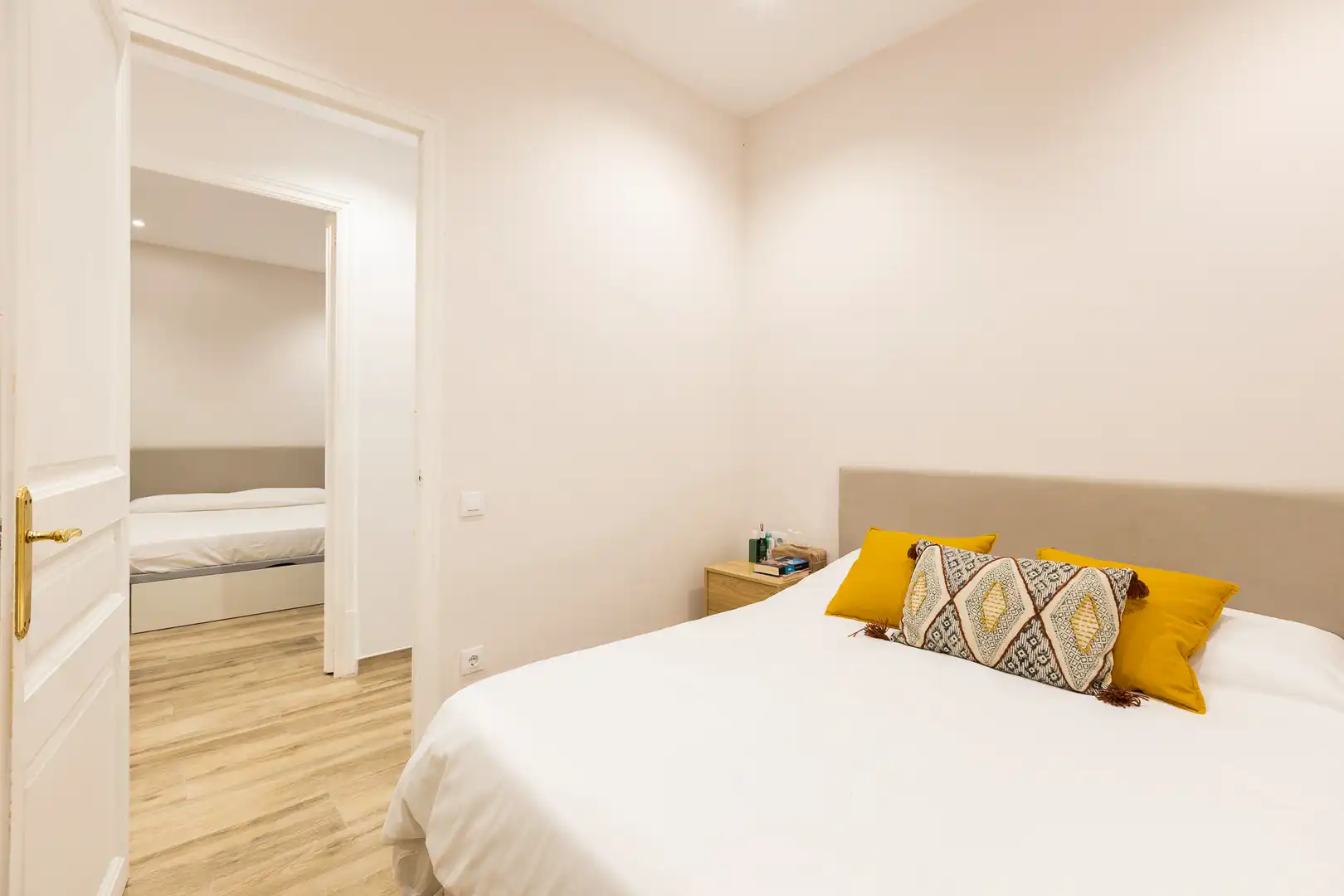Schlafzimmer von Wohnung zum Verkauf in Barcelona mit Balkon