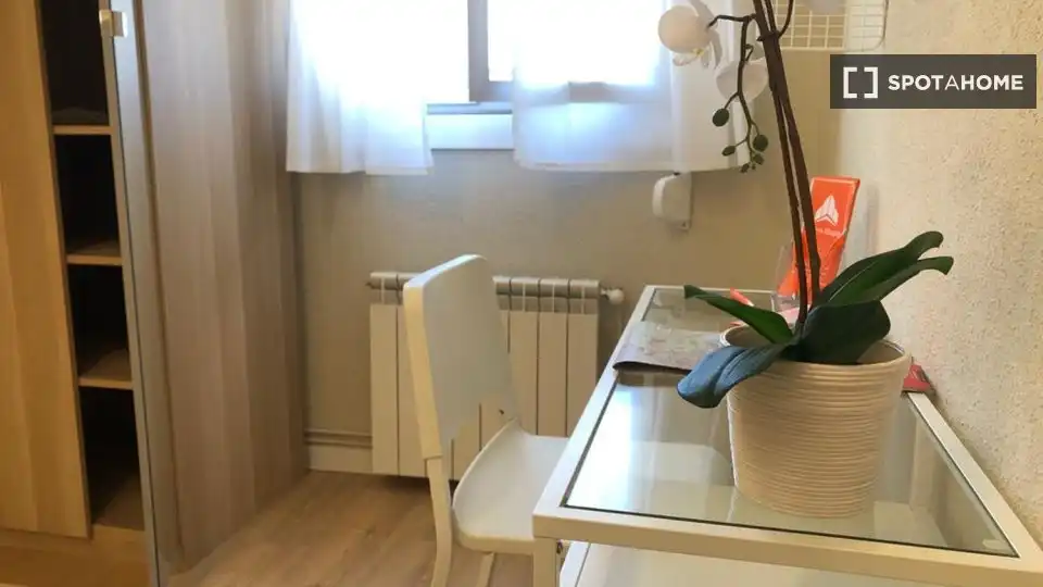 Habitación en Palomeras Bajas