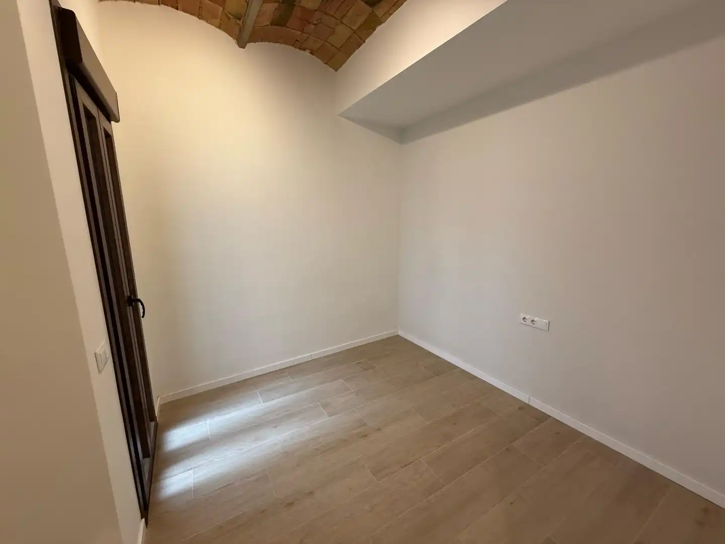 Wohnung zur Miete in Girona mit Klimaanlage, Terrasse und Balkon