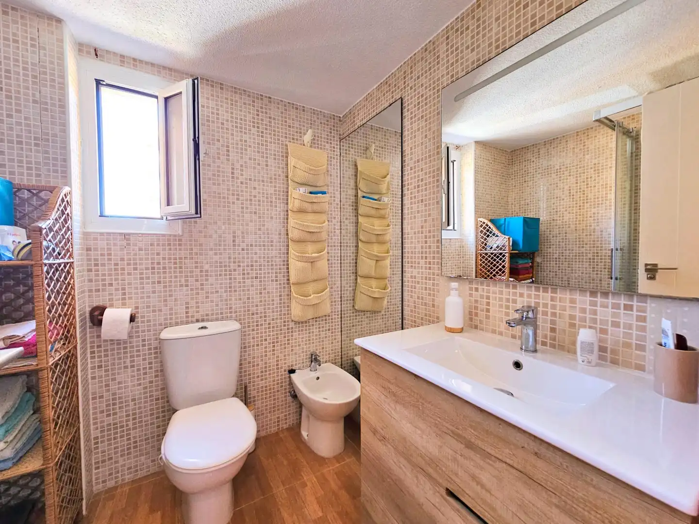Badezimmer von Wohnung zum Verkauf in La Manga del Mar Menor mit Möbliert, Balkon und Alarm