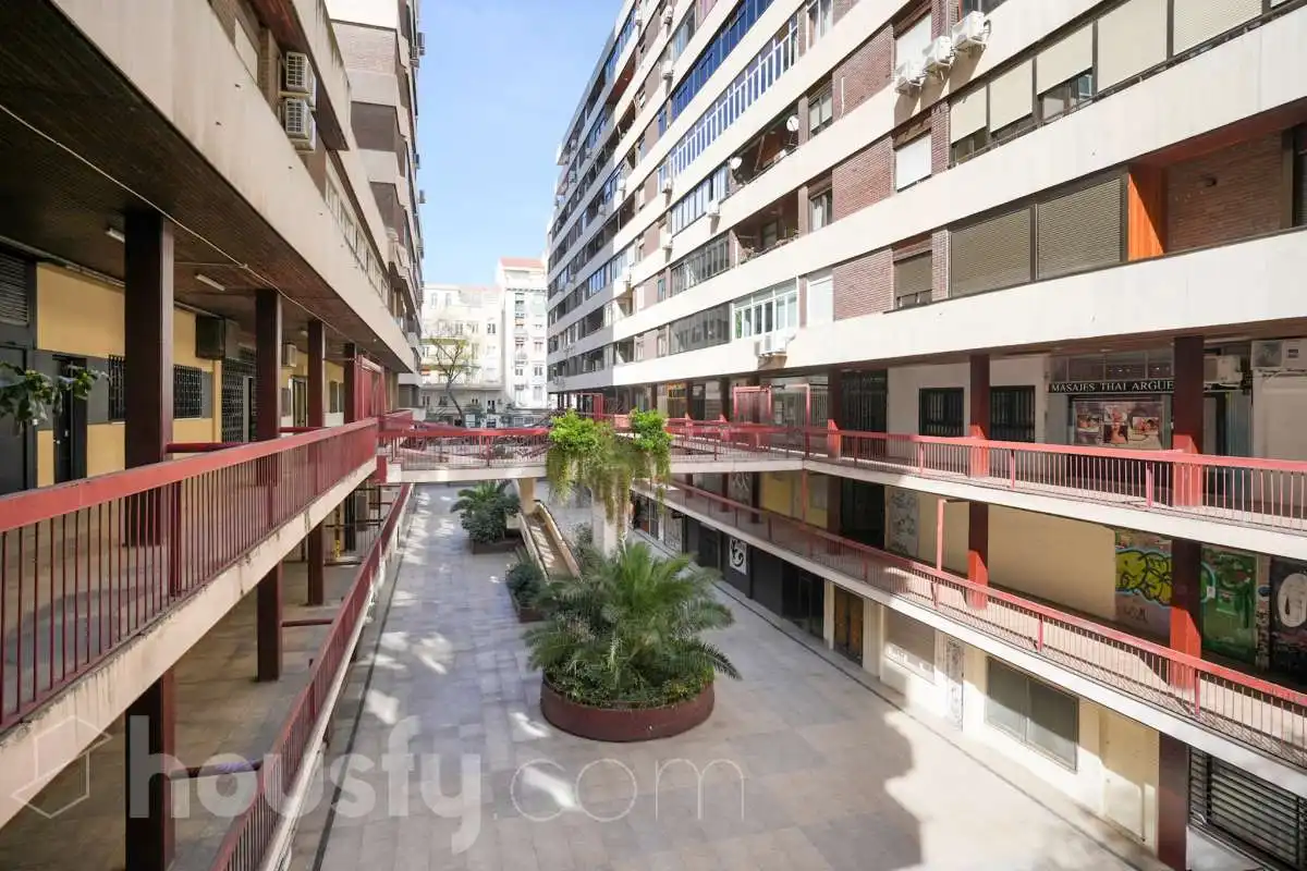 Vista exterior de Local en venta en Madrid con Aire acondicionado