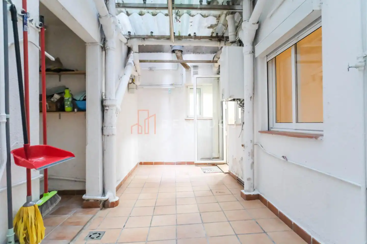 Ground floor for sale in Barcelona  with Heating