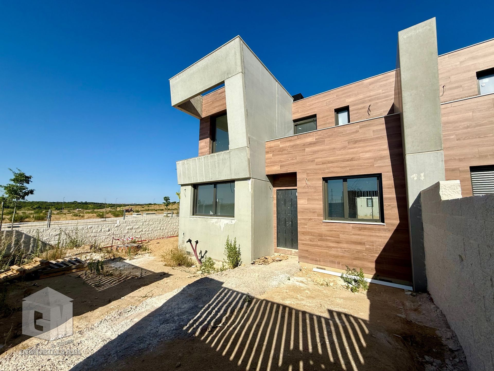 Vista exterior de Casa adosada en venda en Villaviciosa de Odón amb Calefacció, Jardí privat i Terrassa