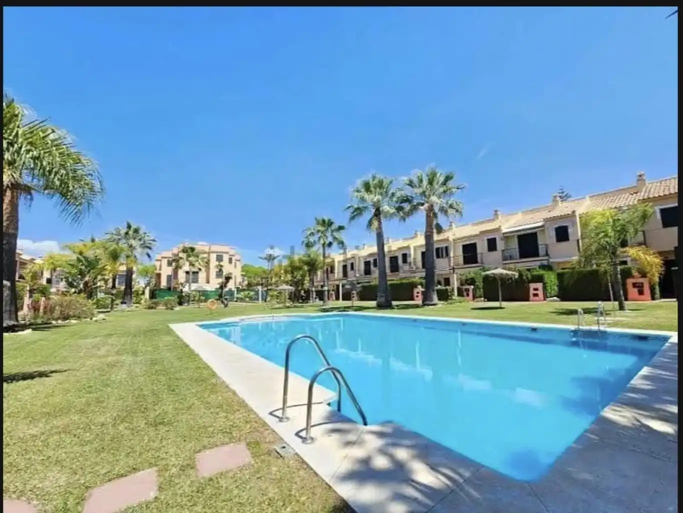 Schwimmbecken von Wohnungen zur Miete in Islantilla mit Klimaanlage, Heizung und Terrasse