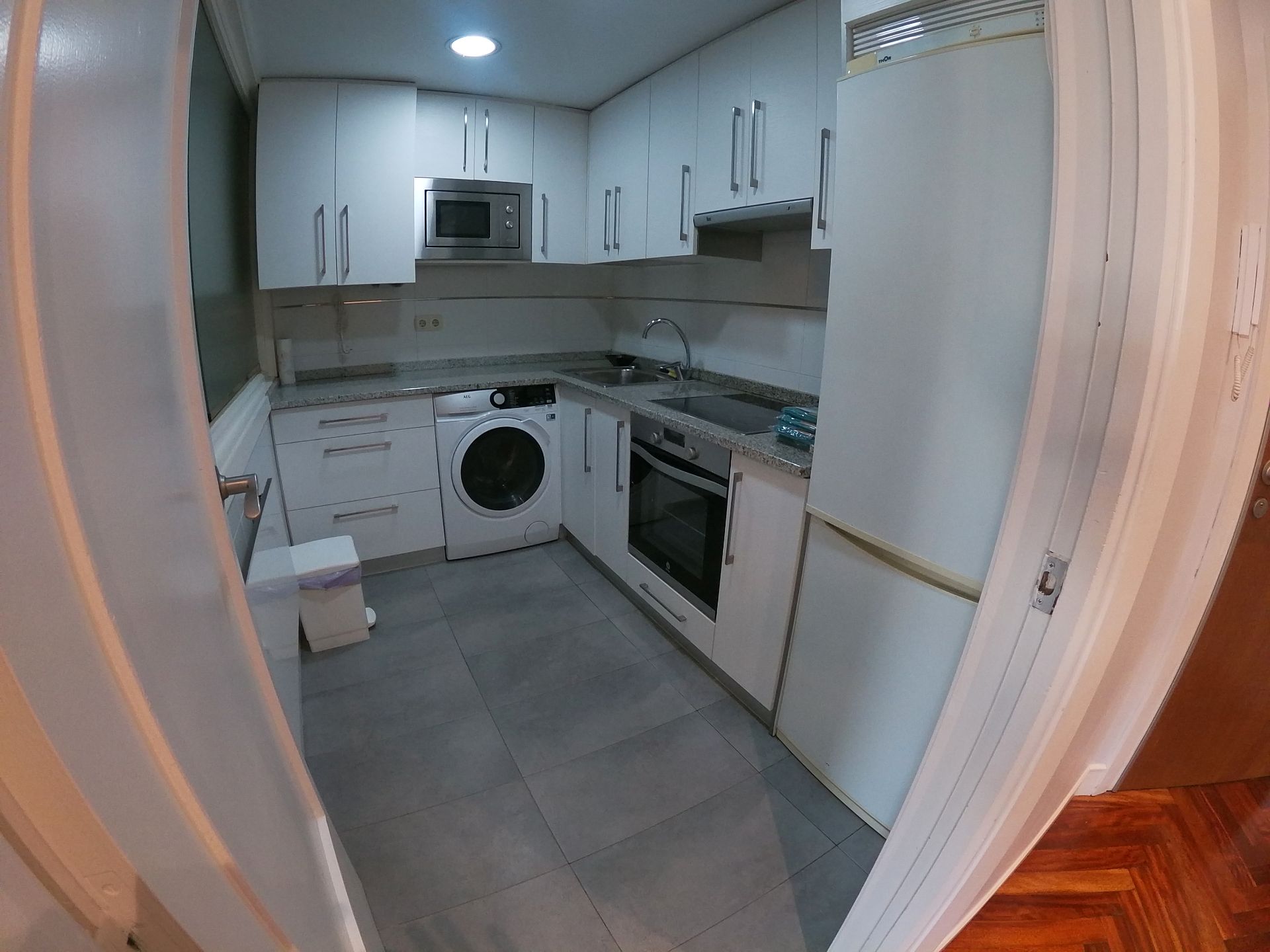 Cuina de Apartament de lloguer en Donostia - San Sebastián  amb Calefacció, Parquet i Moblat