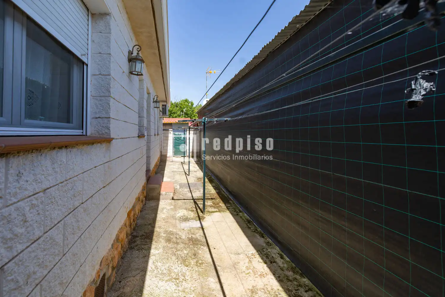 Vista exterior de Casa o xalet en venda en Aldea del Fresno amb Aire condicionat, Calefacció i Terrassa