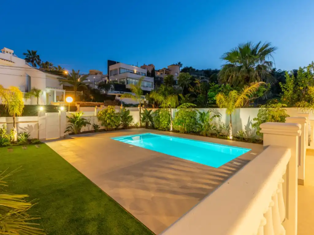 Swimming pool of Houses for sale in El Campello  with Air Conditioner, Private garden and Swimming Pool