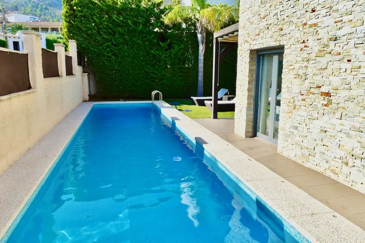Piscina de Casa o chalet en venta en L'Alfàs del Pi con Aire acondicionado, Calefacción y Terraza